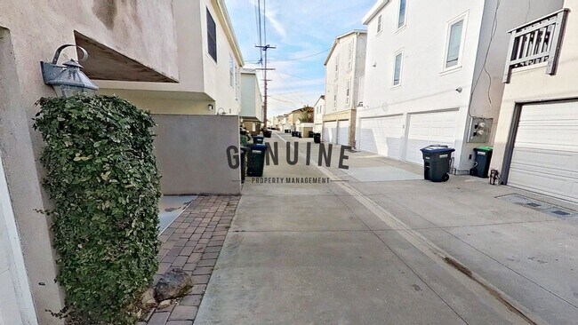 Building Photo - 1224 W Balboa Blvd