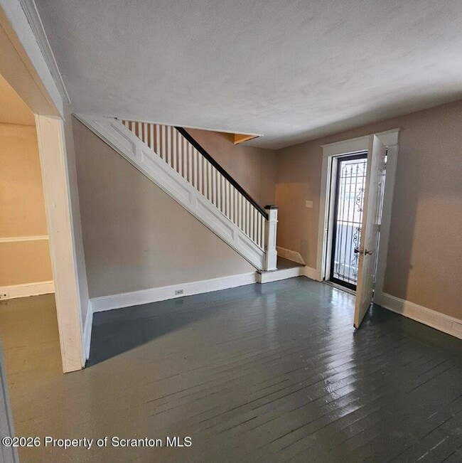 Building Photo - 609 S Valley Ave