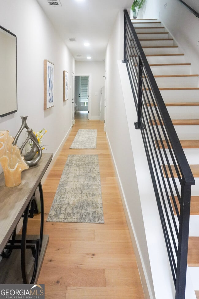 Building Photo - 68 Boulevard SE