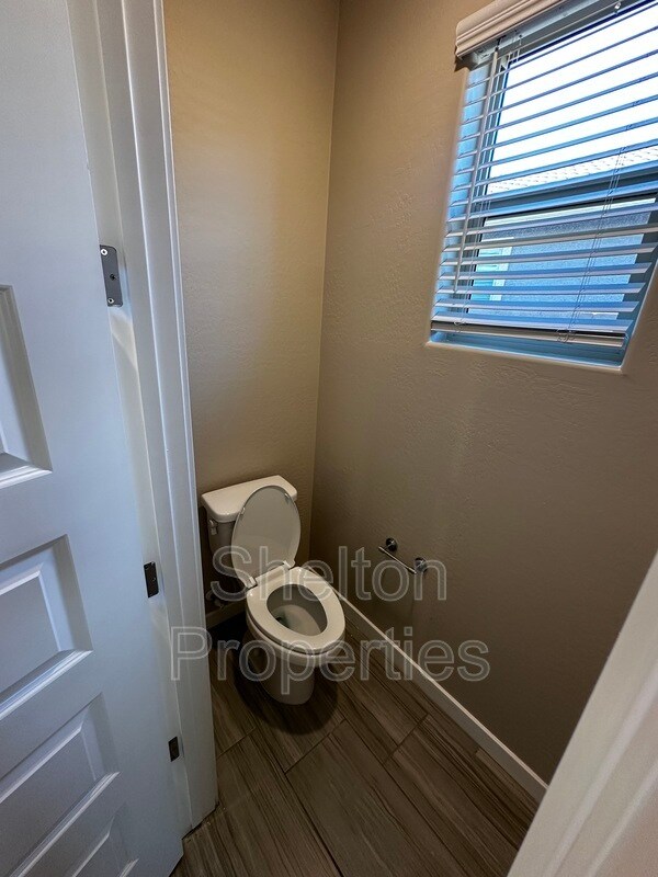 Building Photo - 16562 W Charlotte Dr