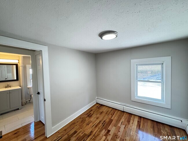 Building Photo - 137 Middletown Ave