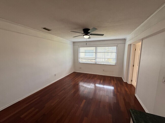 Building Photo - Amazing 2-bedroom, 2-bathroom home on a lake.