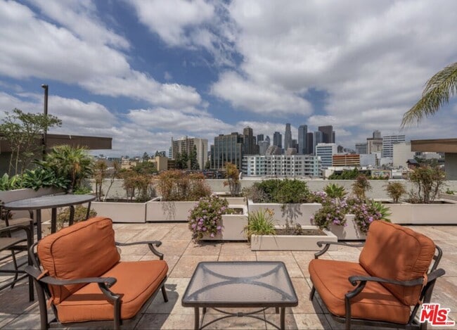 Building Photo - 100 S Alameda St