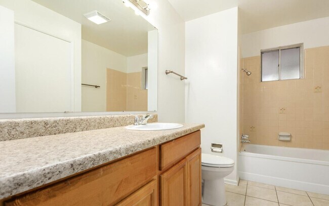 Building Photo - 6242 N 12th Pl