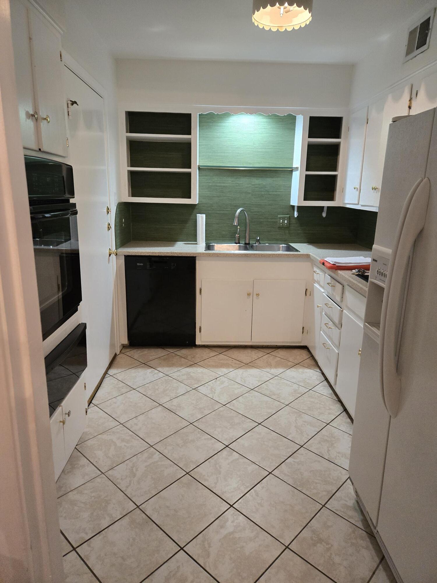 Building Photo - 8604 Baltimore Dr