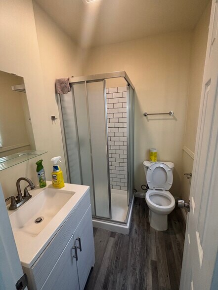 Building Photo - 2515 S Catalina St