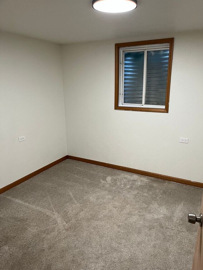 Building Photo - 4 Bedroom Gardener's Delight With Rooftop Patio, Privacy and Covered Parking