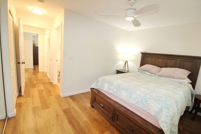 Building Photo - Nicely Remodeled and Completely Unfurnishe...