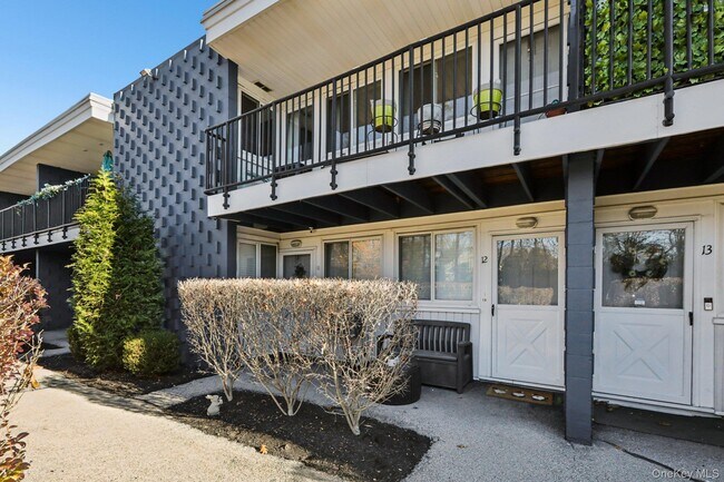 Building Photo - 4 Wyndover Woods Ln