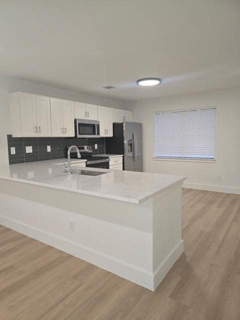 Building Photo - 704 W 21st St