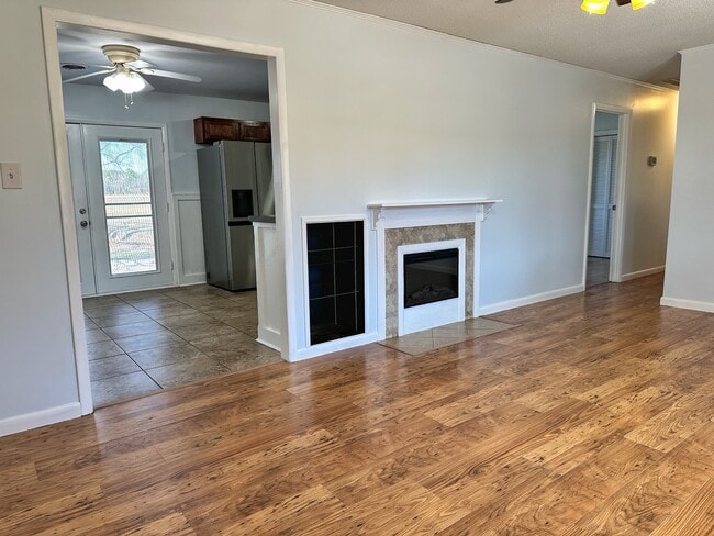 Building Photo - 115 Fieldcrest Dr