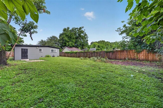 Building Photo - 1317 Cloverlawn Ave
