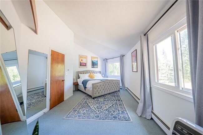Building Photo - 25 Coachman Pike