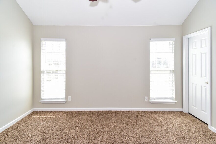 Building Photo - 6667 Kentbrook Dr
