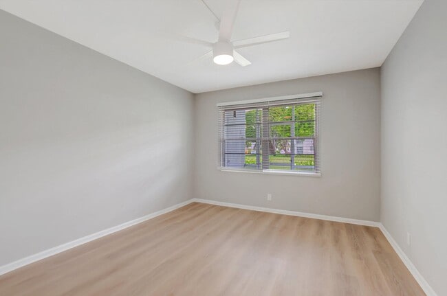Building Photo - 296 Fanshaw H