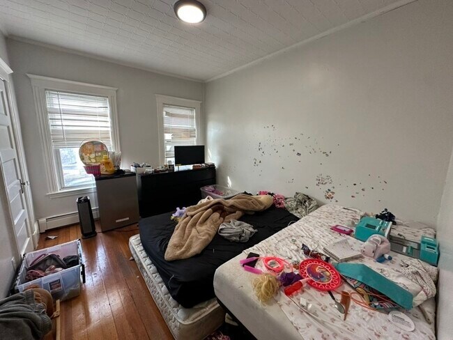 Building Photo - 765 Broadway