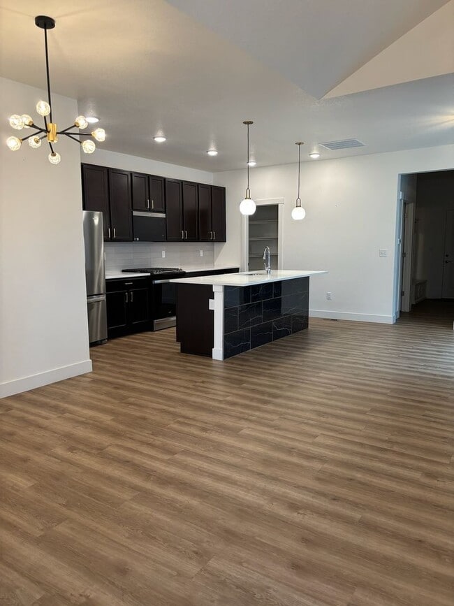 Building Photo - 5063 McKinnon Ct