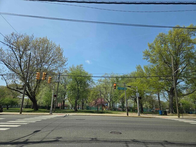 Building Photo - 120 W 44th St