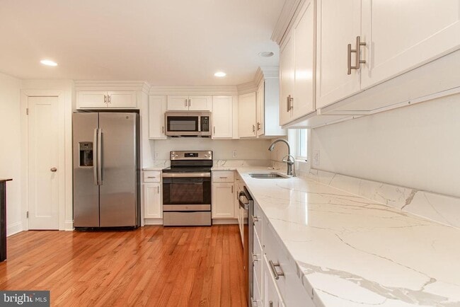 Building Photo - 101 Brooks Ln