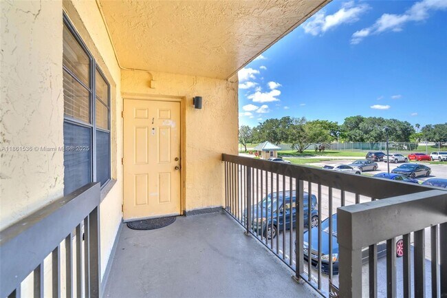 Primary Photo - 6575 W Oakland Park Blvd