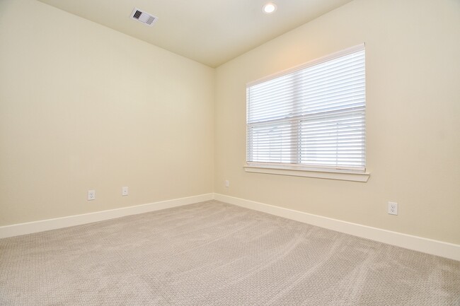 Building Photo - 2305 Silva Park Ln