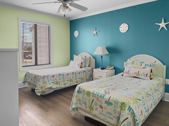 Building Photo - Amazing 3-Bed Condo with HUGE porch on the beach