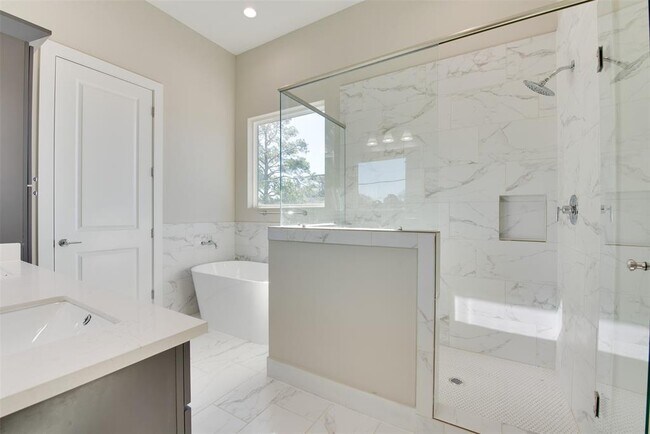 Building Photo - 2915 Sherwood Grn Ln