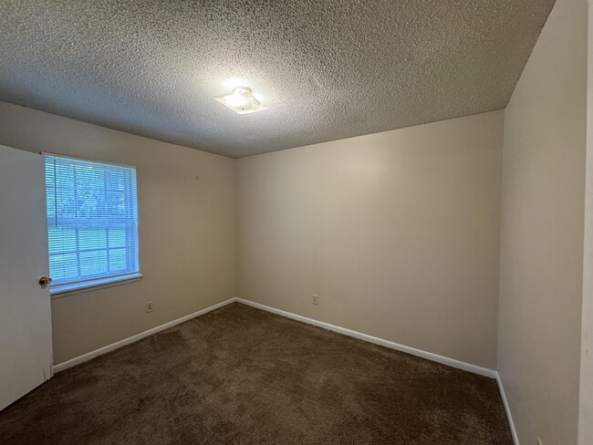 Building Photo - 3100 Gayhart Dr NW