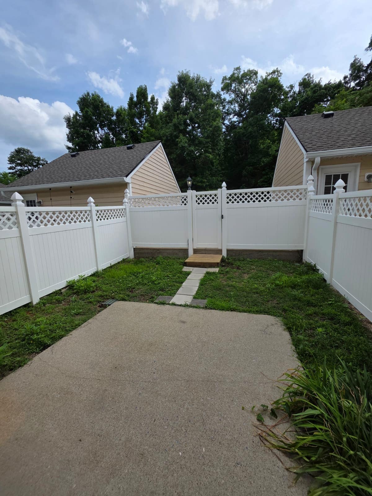 Building Photo - 7025 Sunnywood Dr