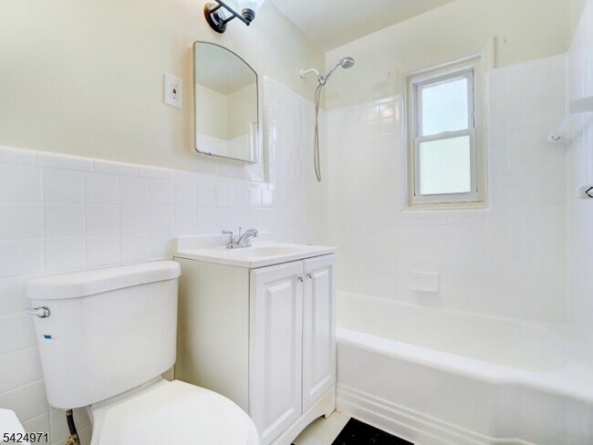 Building Photo - 138 Lincoln St