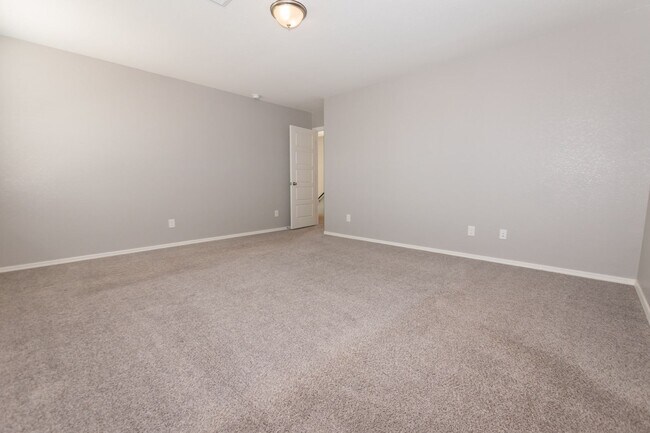 Building Photo - Beautiful 2-Story Home, 5 Bedroom, 3 Full ...