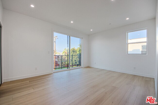 Building Photo - 11736 Gilmore St