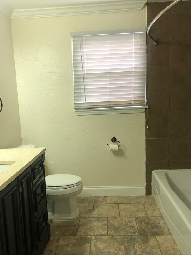 Building Photo - Beautiful updated home