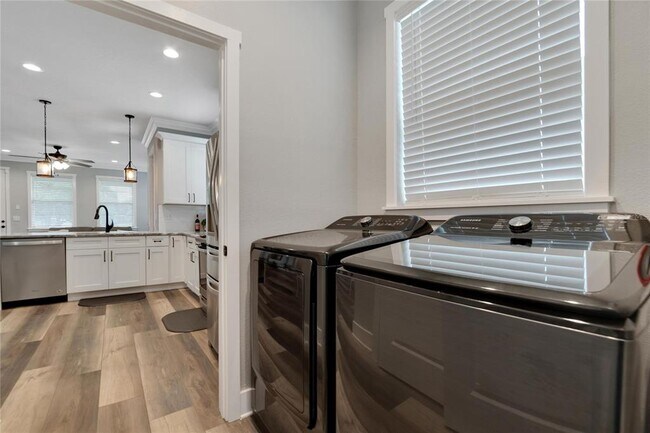 Building Photo - 3002 E 38th Ave