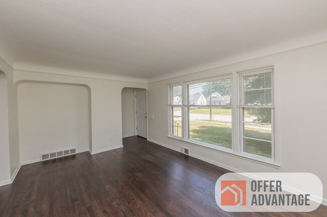 Building Photo - 376 E 288th St