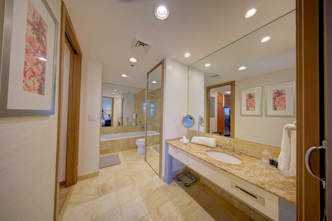 Building Photo - 1395 Brickell Ave