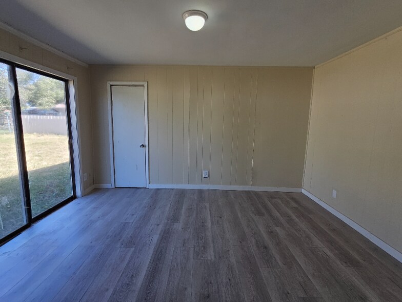 Building Photo - 613 Marlin St