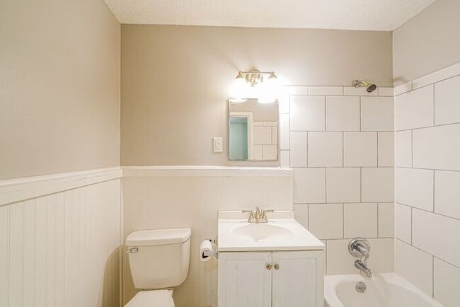 Building Photo - $1250! 3Bed/1Bath in Center Point! Available now!