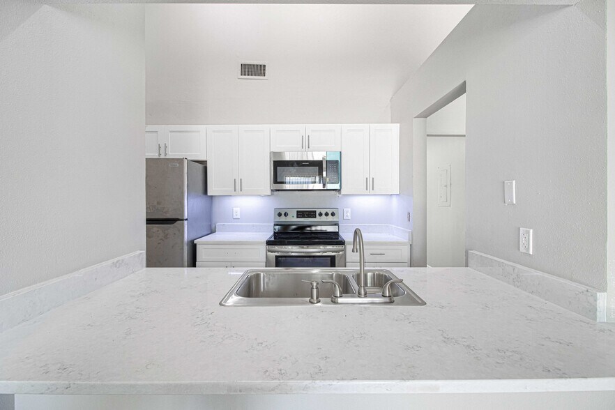 Building Photo - 4111 SE 22nd Ave