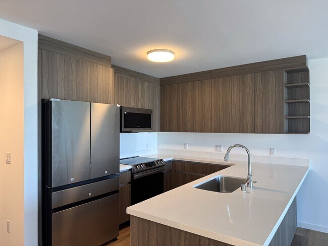 Building Photo - The Park On Keeaumoku - One bedroom, one bath, one parking in the Rycroft Tower