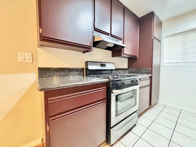 Building Photo - 8724 Burton Way