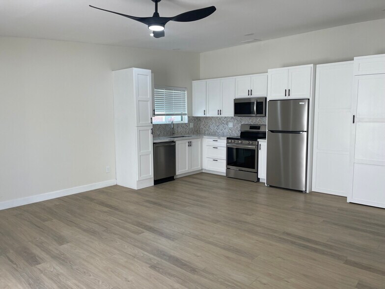 Building Photo - 3301 N 66th Pl