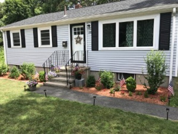 Primary Photo - 100 Ward St