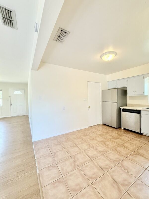 Building Photo - 14218 Sharon Dr
