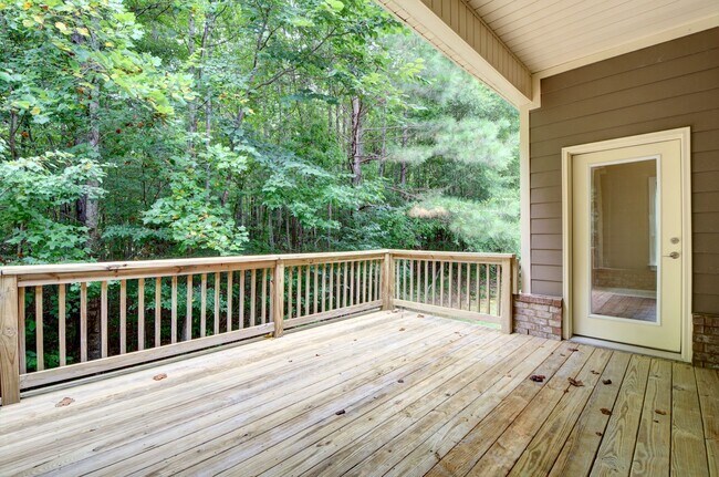 Building Photo - Spacious 4 Bed, 2.5 Bath Home in Desirable...