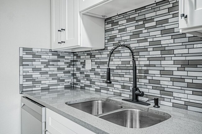 Building Photo - 2BD, 1BA Remodeled Westminster Condo. One Parking Spot. Washer/ Dryer Included.