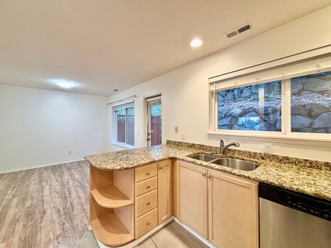 Building Photo - Convenience at Your Doorstep – Townhome for Rent in Newcastle