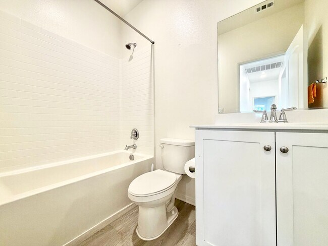 Building Photo - Cul-de-Sac Living in Sagewood | 4 Bed Home with INCLUDED Solar & RV Parking