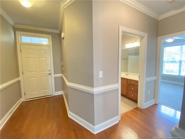 Building Photo - 411 Gallery Dr