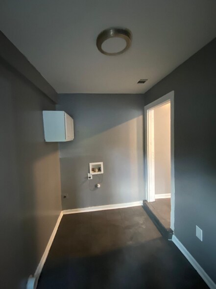 Building Photo - 1496 Dunmoor St